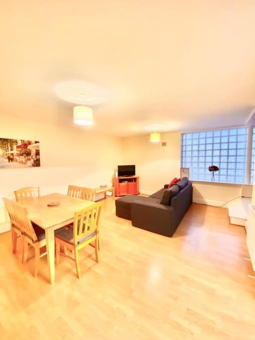2 Bed Apartment In City Centre Dublin Buitenkant foto